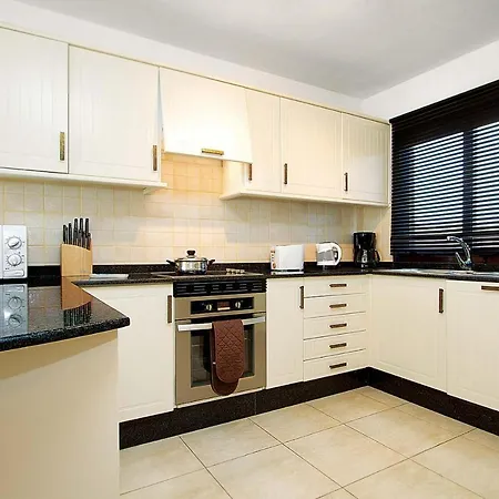 Playa Blanca Sleeps 7 Wifi Villa *