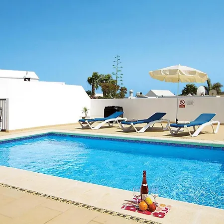 Playa Blanca Sleeps 7 Wifi Villa *